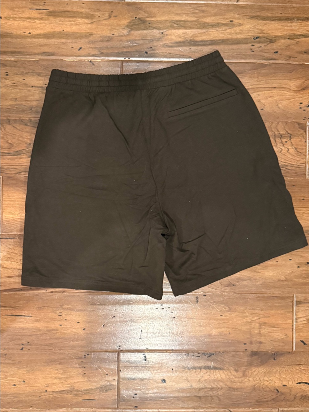 ALO Yoga Men’s Dark Brown Athletic Shorts - Picture 2 of 2